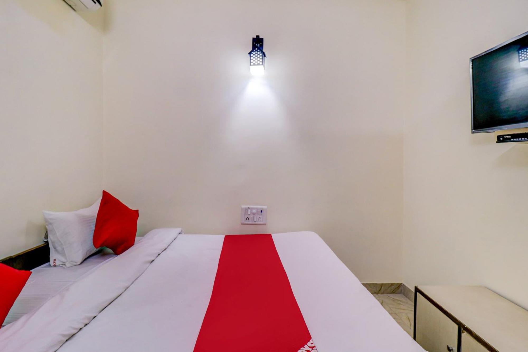 Hotel O Rs Hotels Near Pitampura Metro Delhi  Exterior foto
