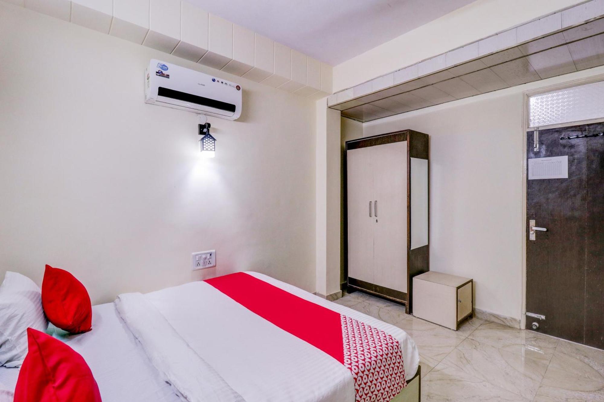 Hotel O Rs Hotels Near Pitampura Metro Delhi  Exterior foto