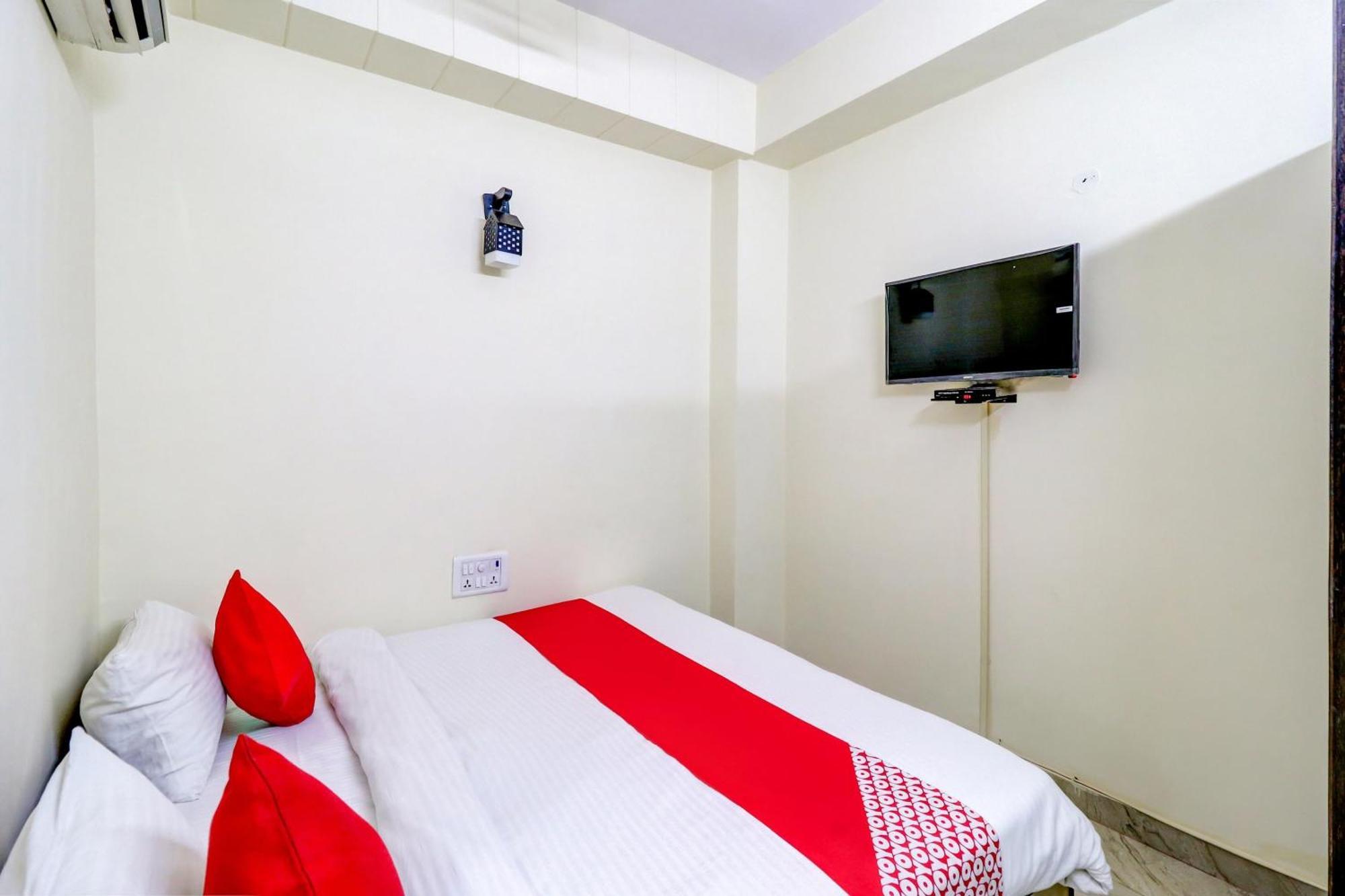 Hotel O Rs Hotels Near Pitampura Metro Delhi  Exterior foto