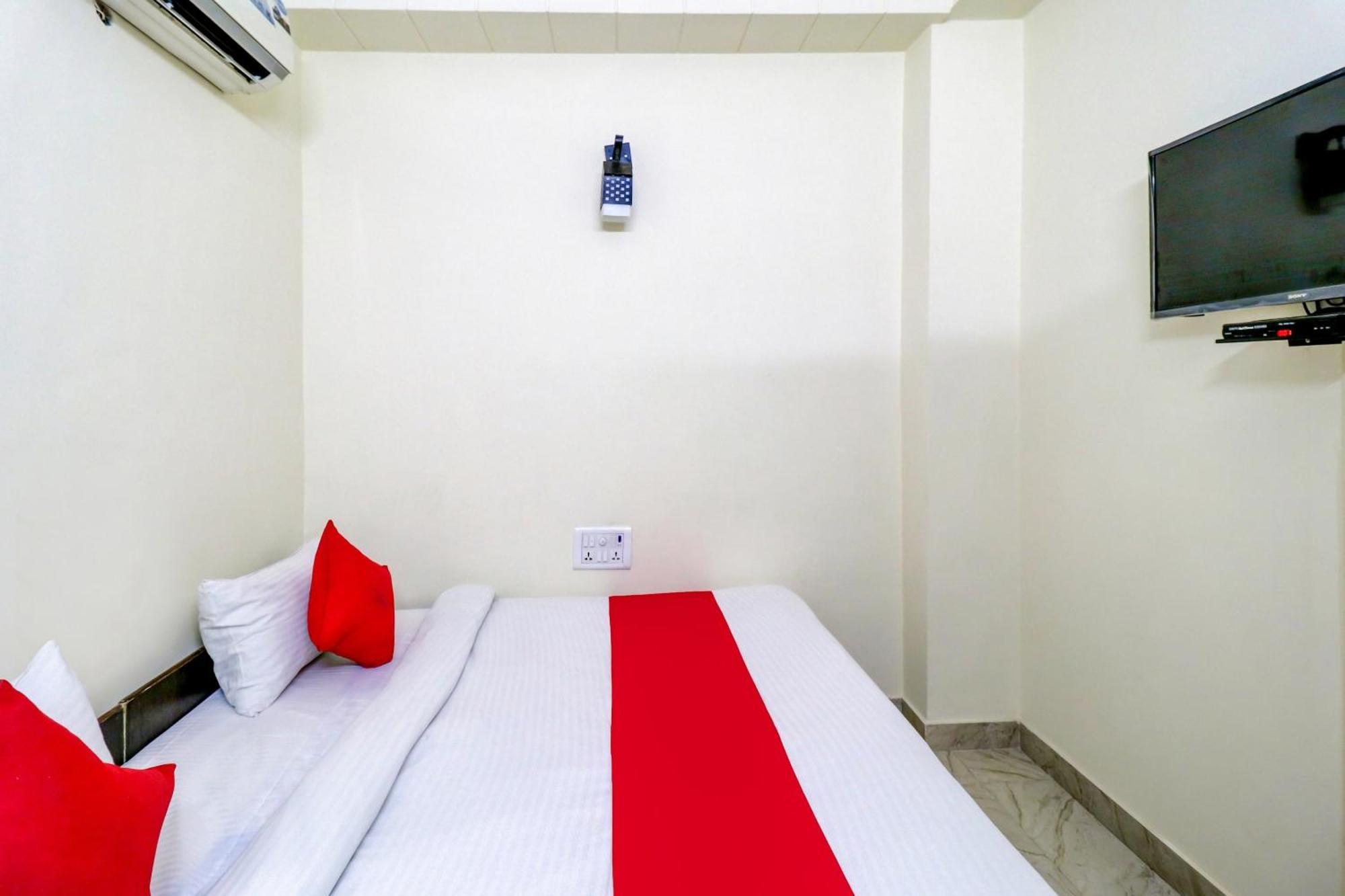 Hotel O Rs Hotels Near Pitampura Metro Delhi  Exterior foto