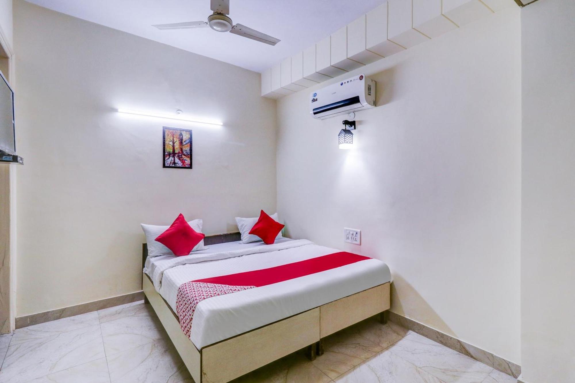 Hotel O Rs Hotels Near Pitampura Metro Delhi  Exterior foto