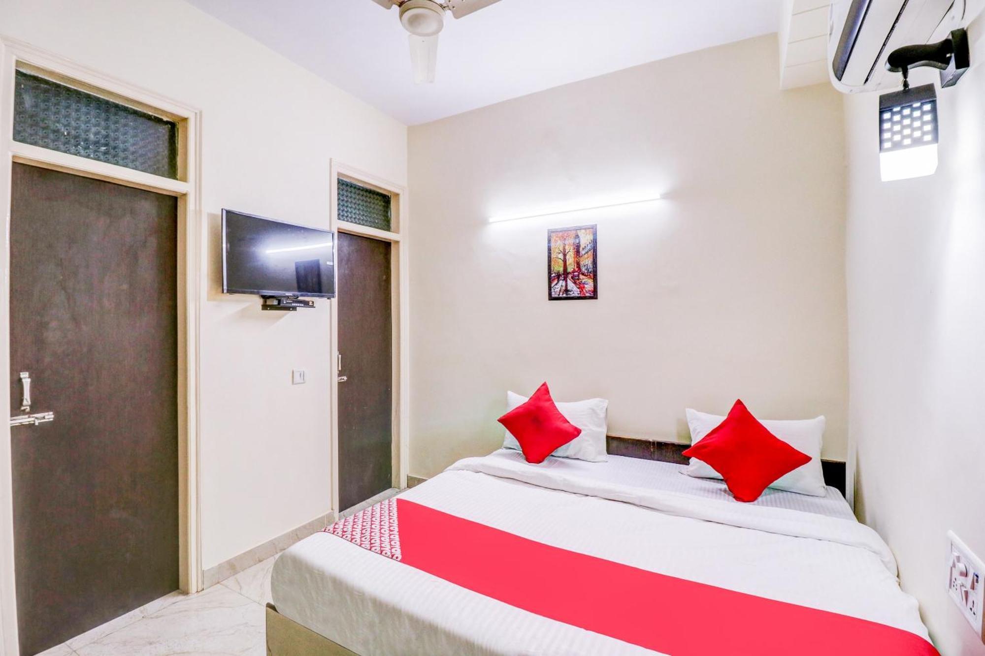 Hotel O Rs Hotels Near Pitampura Metro Delhi  Exterior foto