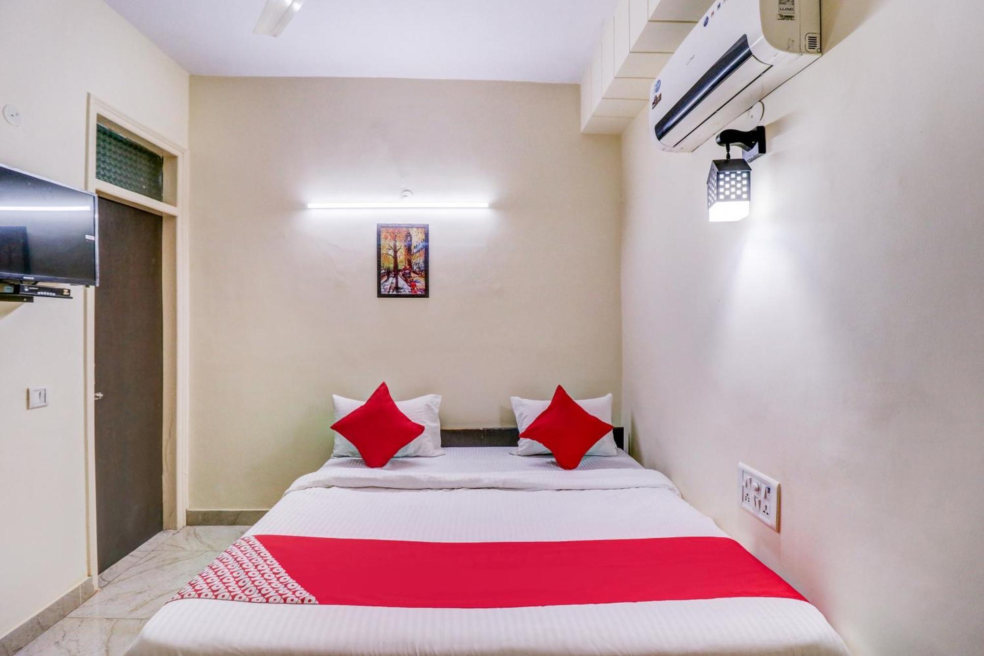 Hotel O Rs Hotels Near Pitampura Metro Delhi  Exterior foto