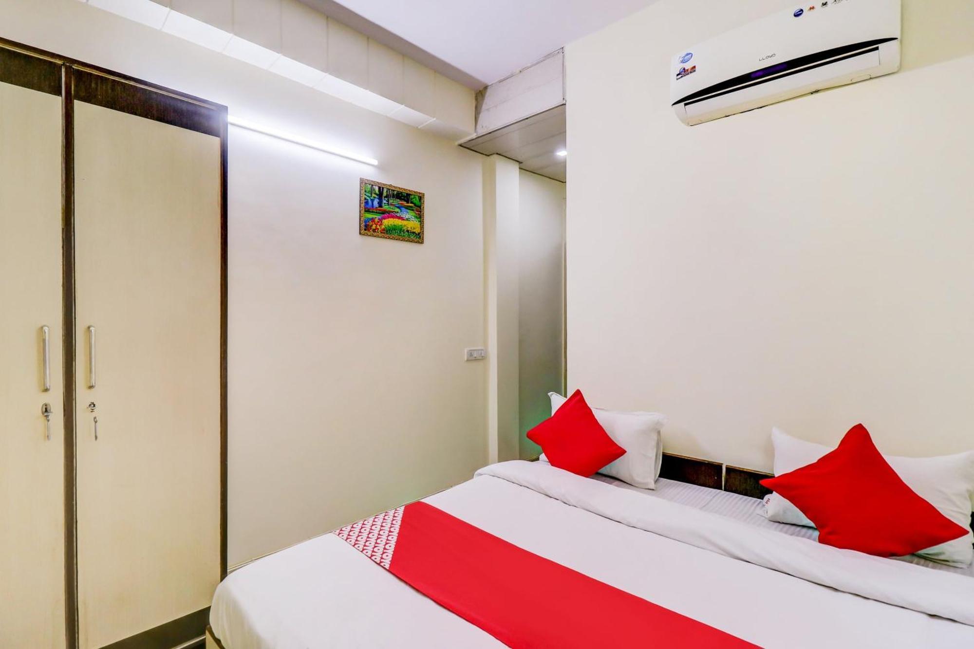 Hotel O Rs Hotels Near Pitampura Metro Delhi  Exterior foto
