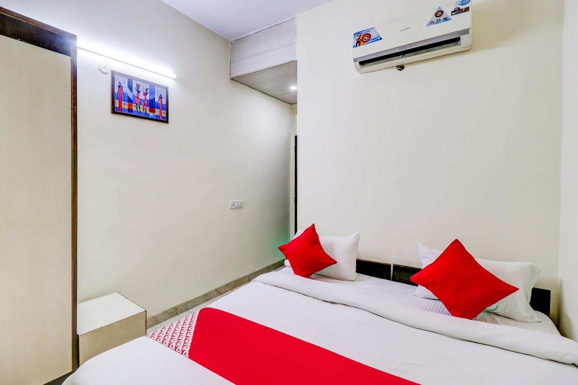 Hotel O Rs Hotels Near Pitampura Metro Delhi  Exterior foto
