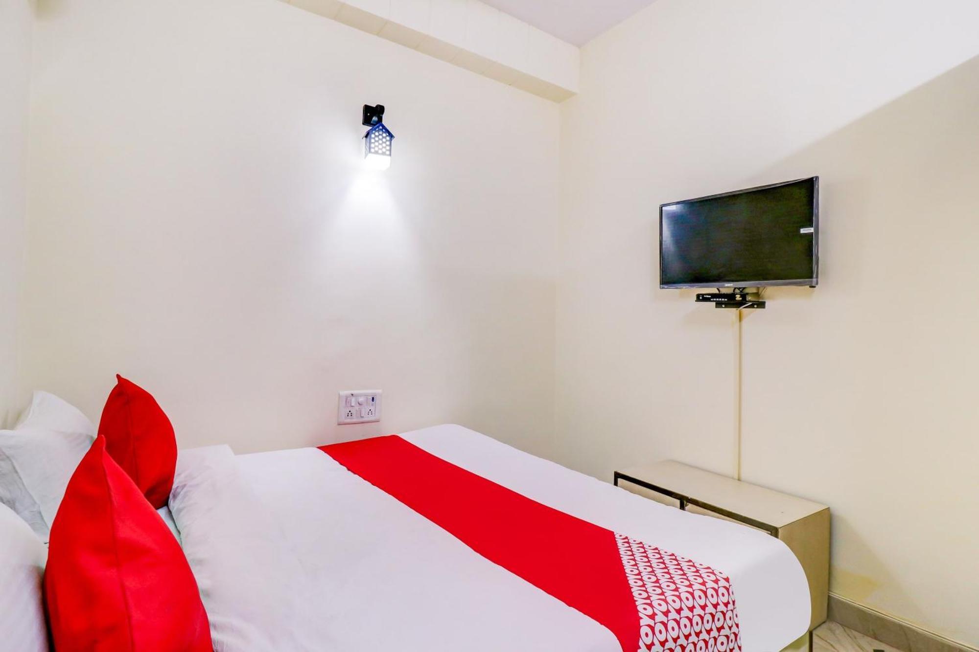 Hotel O Rs Hotels Near Pitampura Metro Delhi  Exterior foto